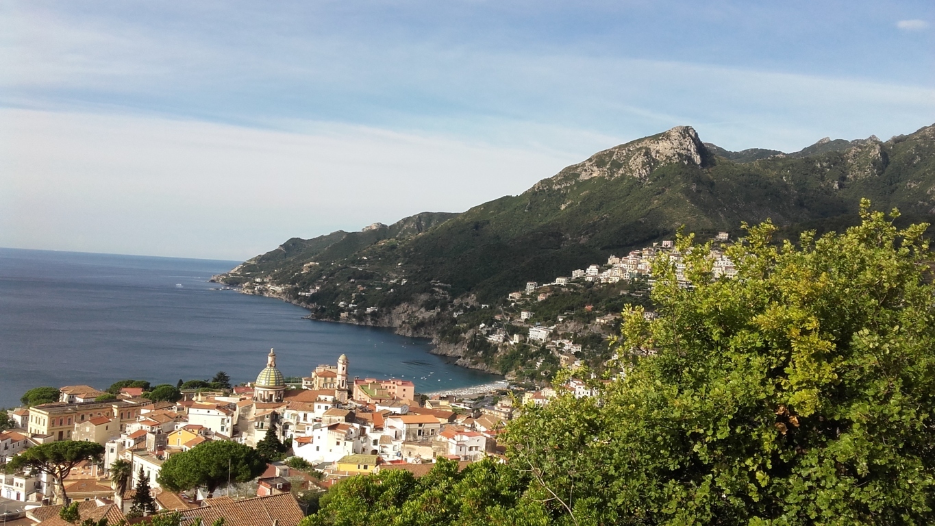 Vietri sul Mare dall'autostrada Napoli-Salerno