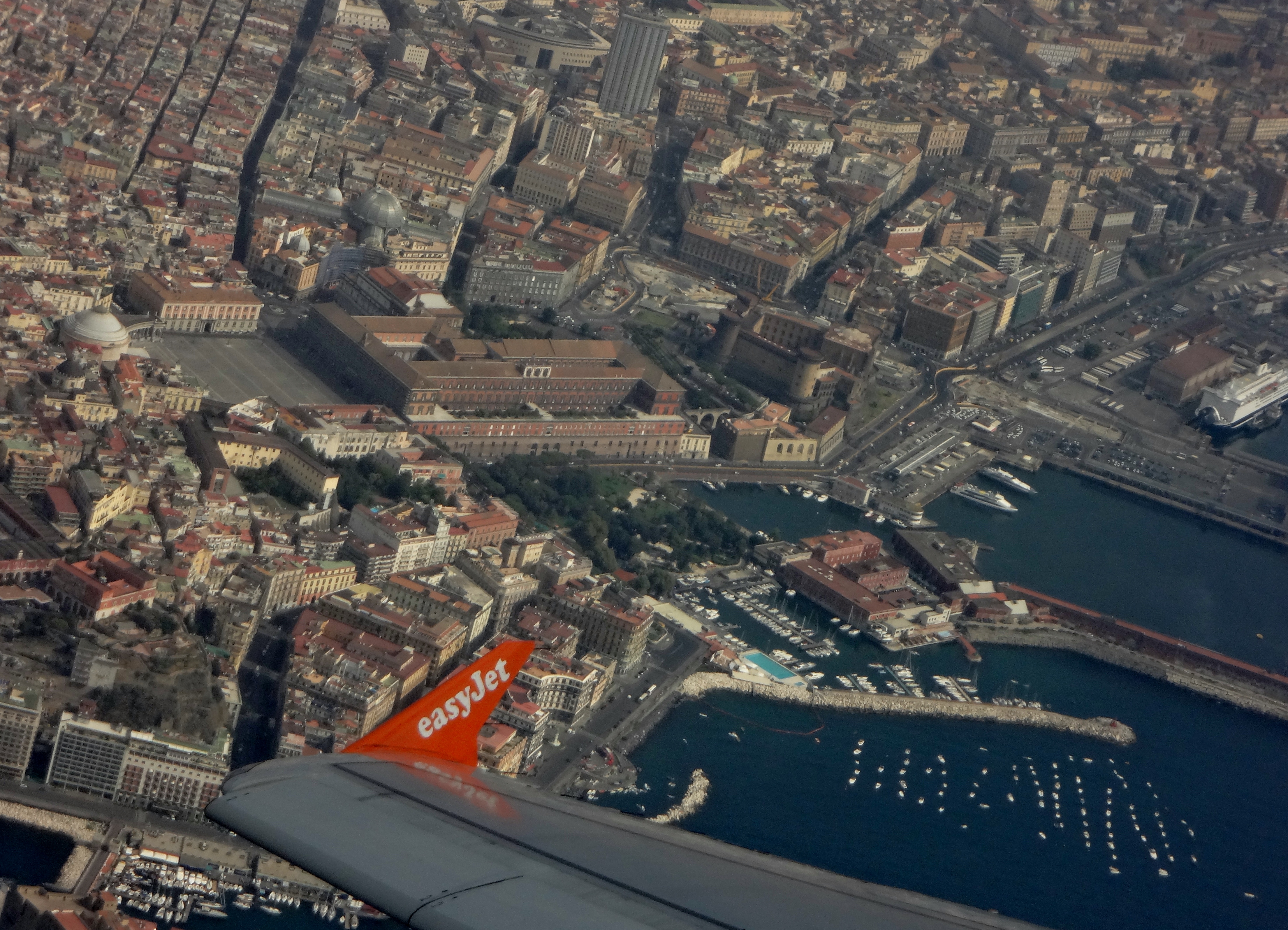 Decollo da Napoli ... Piazza Plebiscito e Palazzo Reale