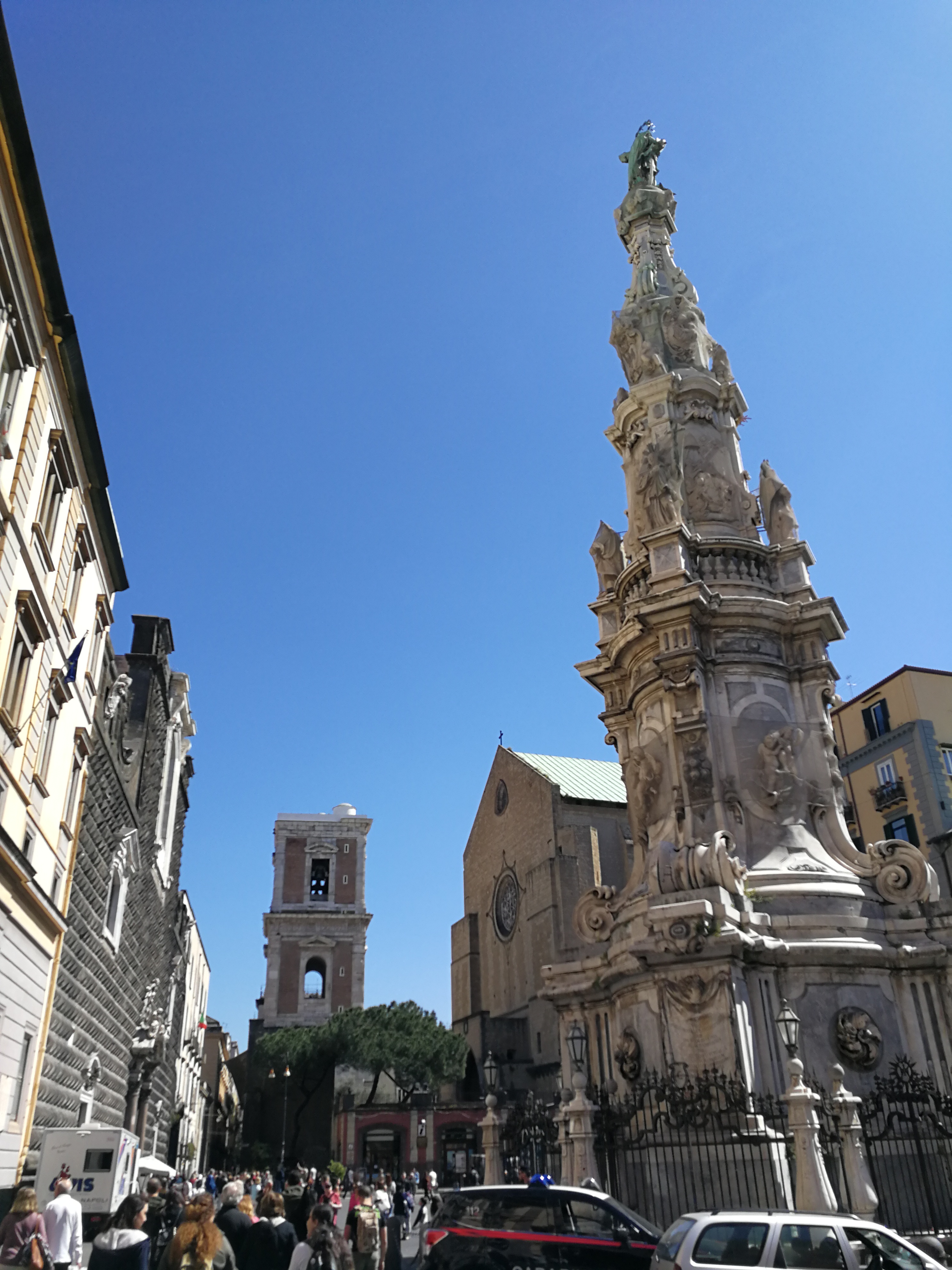 Guglia dell'Immacolata, Santa Chiara e chiesa del Gesù Nuovo